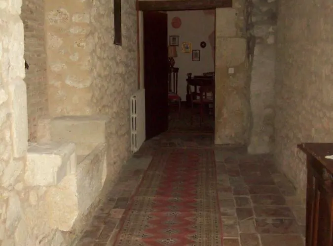 Couette-café Chateau Le Guit 3*